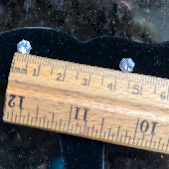 Small Crystal earrings NWOT - Picture 3 of 4